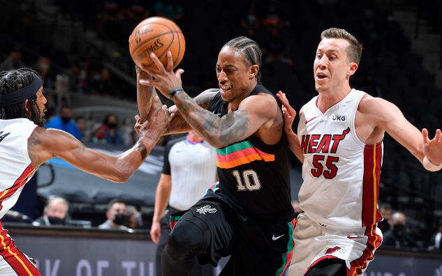  布伦森末节爆发尼克斯逆转篮网保前列位  