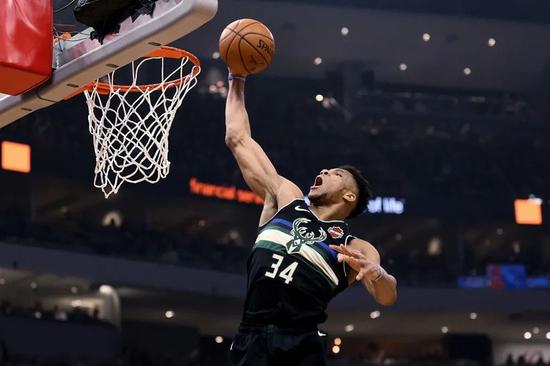  字母哥统治攻防雄鹿主场大胜篮网