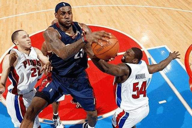  杰克逊防守建功活塞铁血防守困住骑士