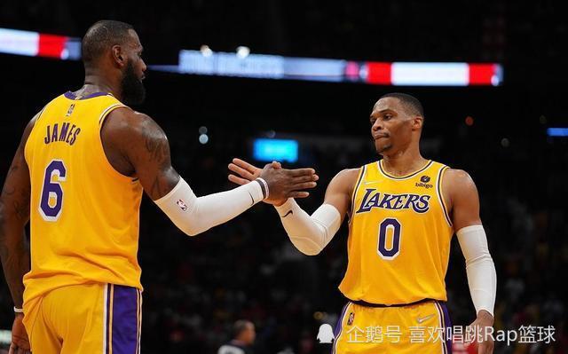  詹姆斯三双领衔湖人逆转勇士斩获关键胜利