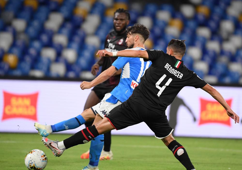  AC米兰客场逼平那不勒斯，吉鲁头槌救主保不败